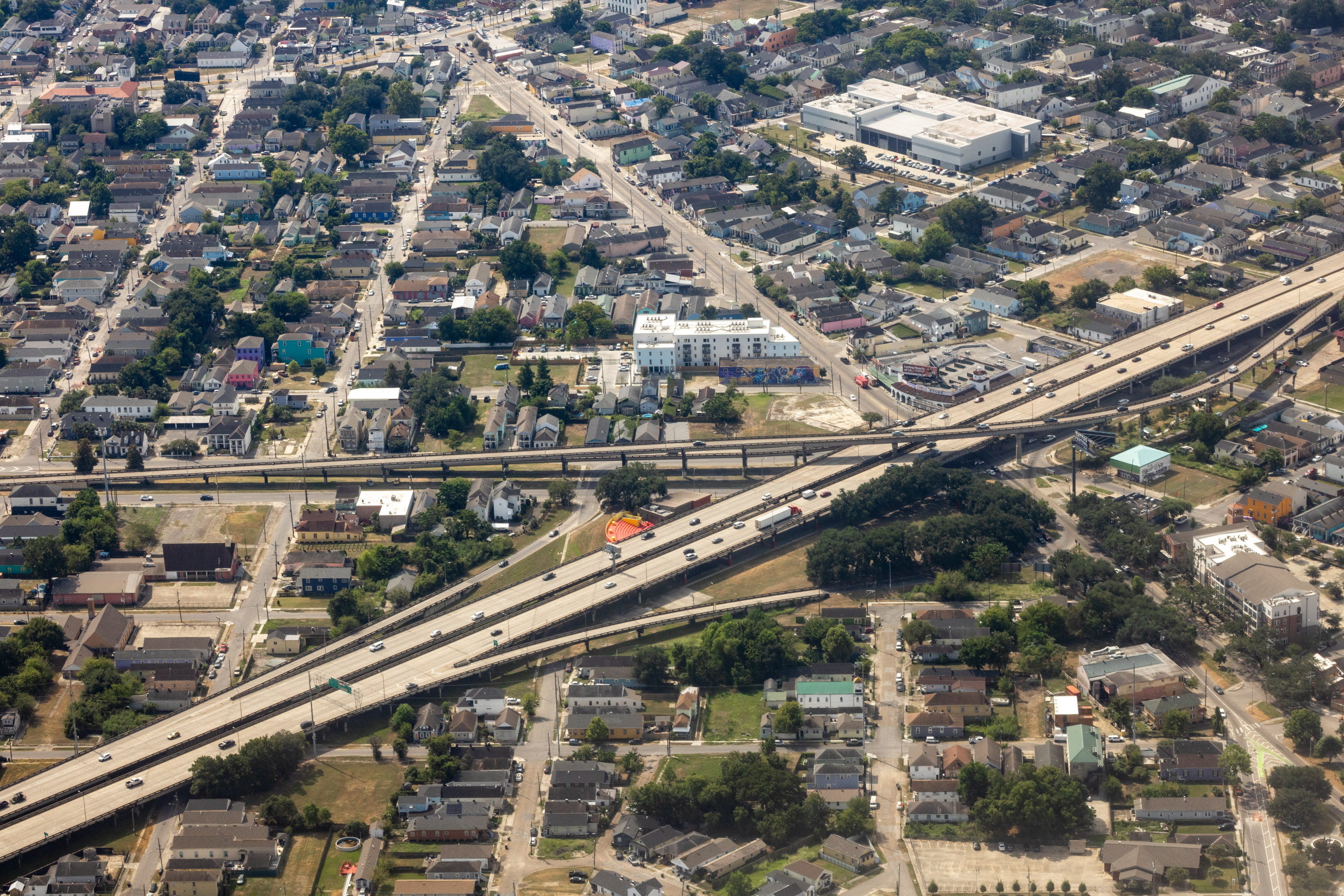 06-CLAIBORNE A photo of highway stretching across the city of New Orleans.